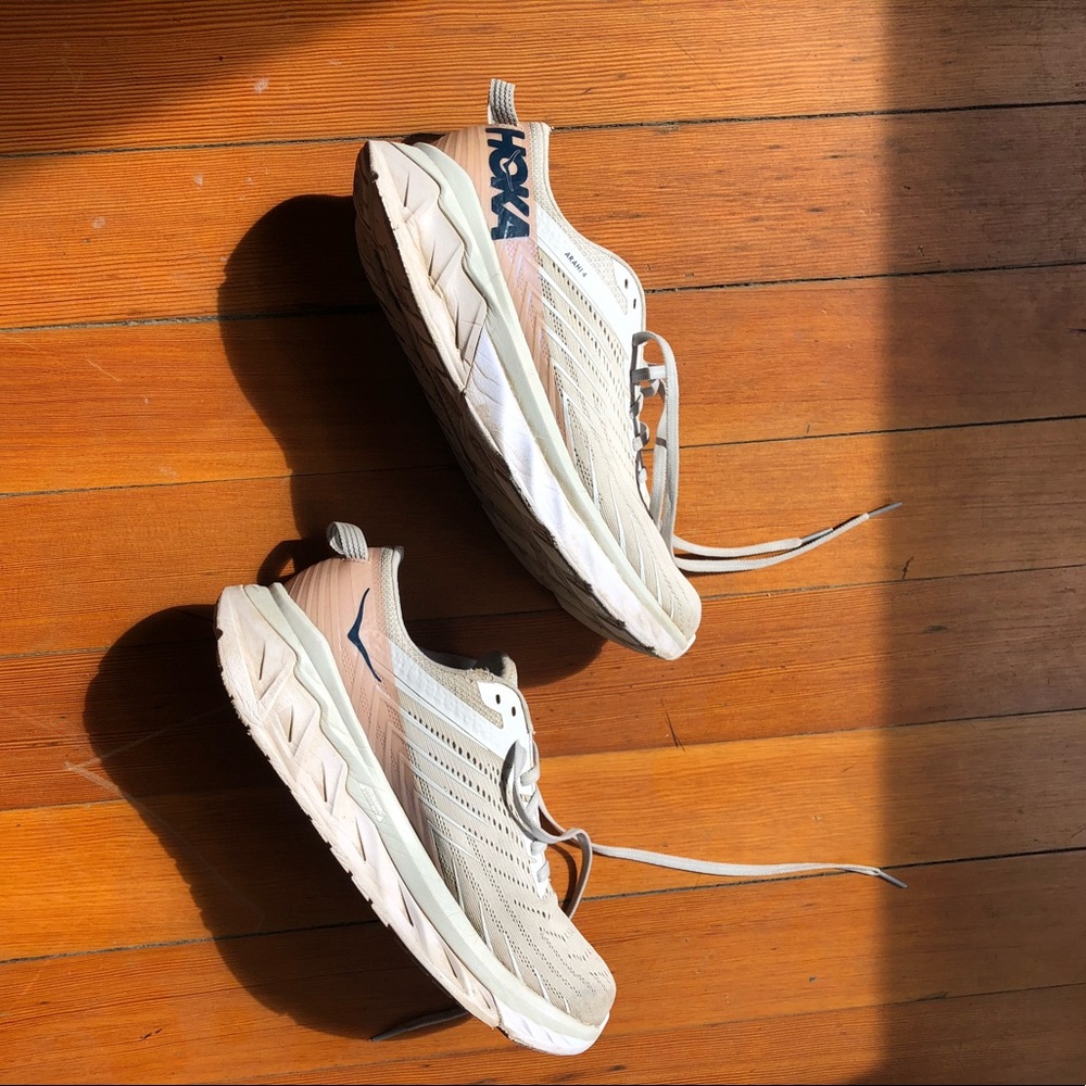 Hoka One One Arahi 4 white/pink size 9.5